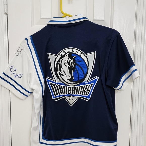 NBA Dallas Mavericks snap-front practice jersey autographed by Mav ManiAACs - Picture 4 of 6
